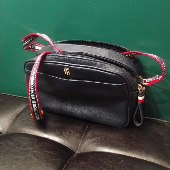 Tommy Hilfiger Navy Large Camera Bag with Adjustable Crossbody Logo Strap Unisex - Picture 6 of 8